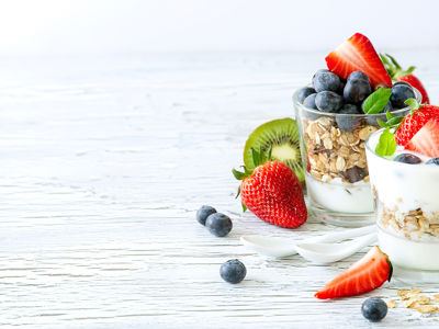 3 Fermenti lattici e probiotici: come lo yogurt può influire sulla salute della flora intestinale