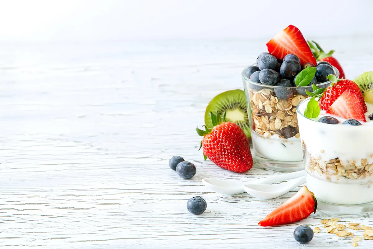 3 Fermenti lattici e probiotici: come lo yogurt può influire sulla salute della flora intestinale